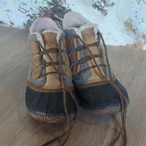 Sorel Women's Navy and Tan Boots 7.5